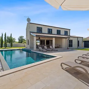 Villa Stellar, Brtonigla